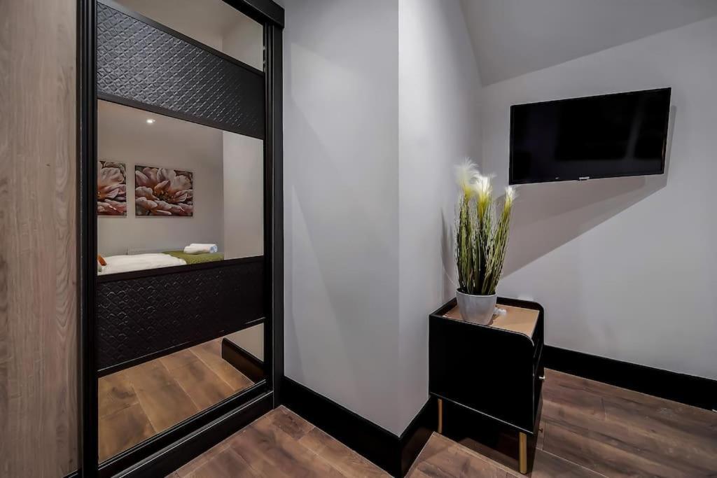 The Eden Loft: A Stylish Retreat Страбан