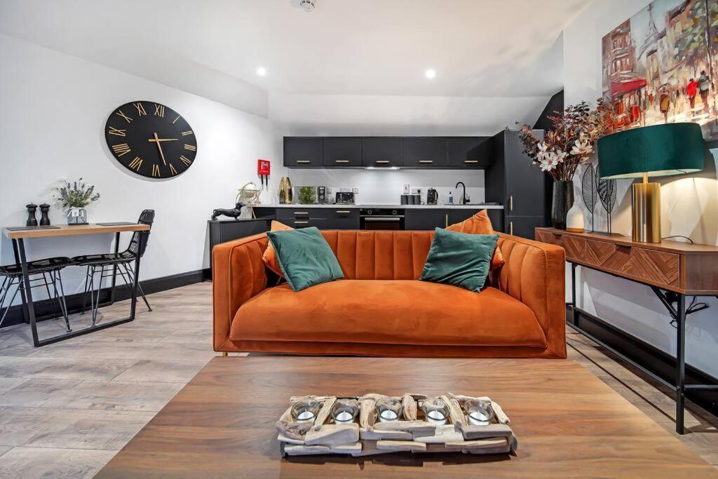 The Eden Loft: A Stylish Retreat Страбан